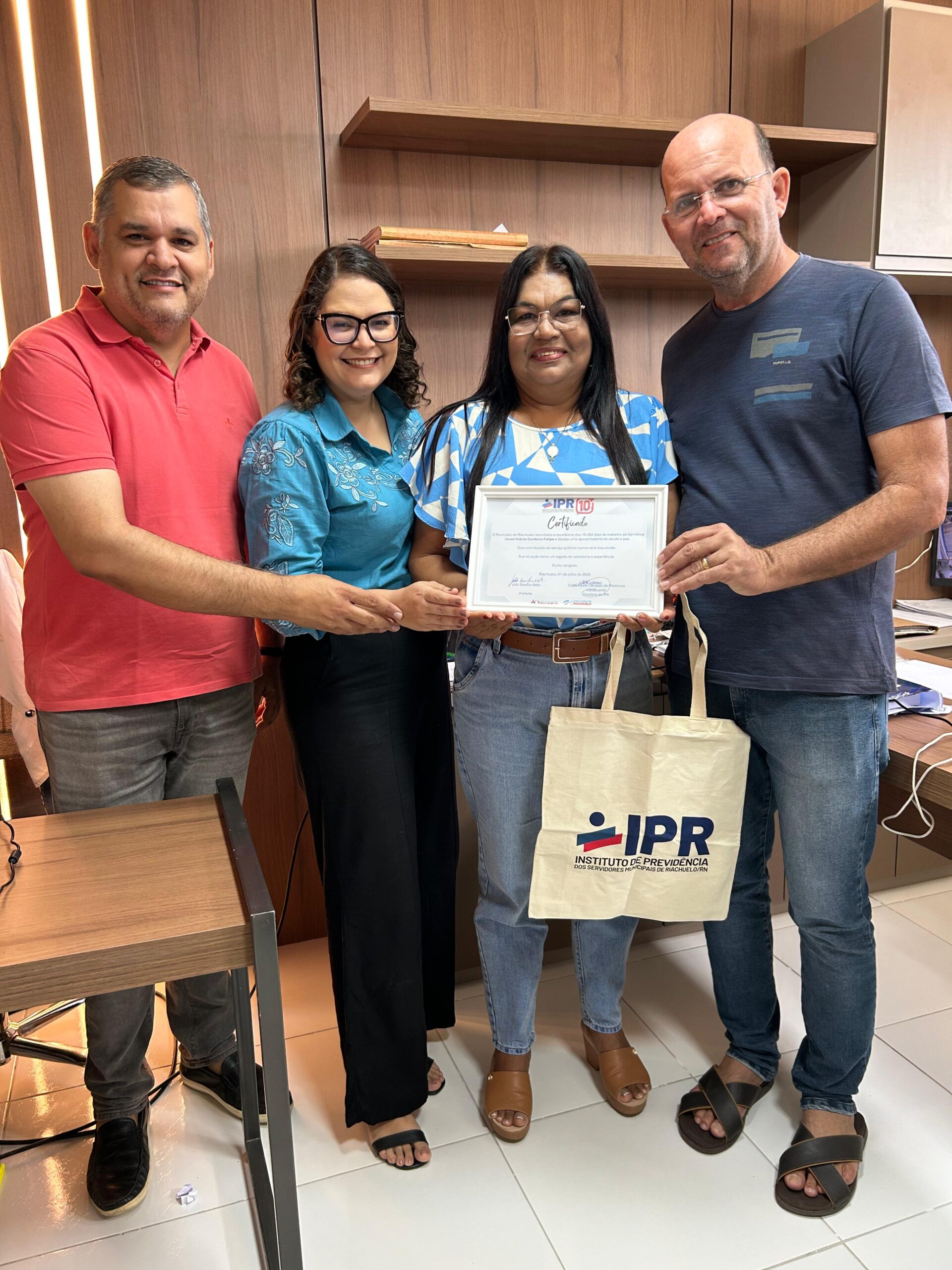 Leia mais sobre o artigo A Prefeitura Municipal de Riachuelo e o Instituto de Previdência celebram hoje a aposentadoria da Professora Juraci Inácio Cordeiro Felipe.